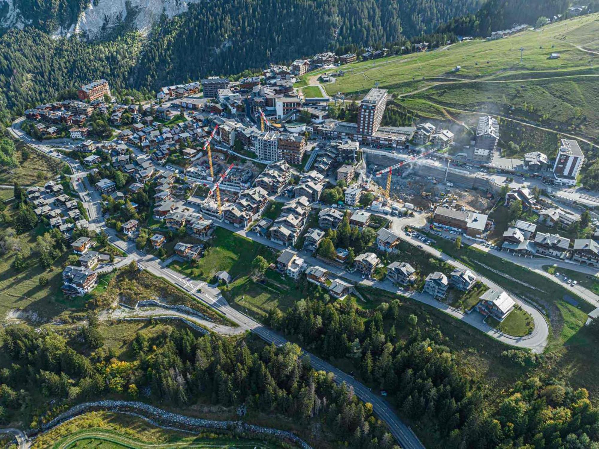 Apartment Lumineux Avec Mezzanine, Terrasse Ensoleillee Et Acces Pistes Au Centre De - Fr-1-563-77 Courchevel